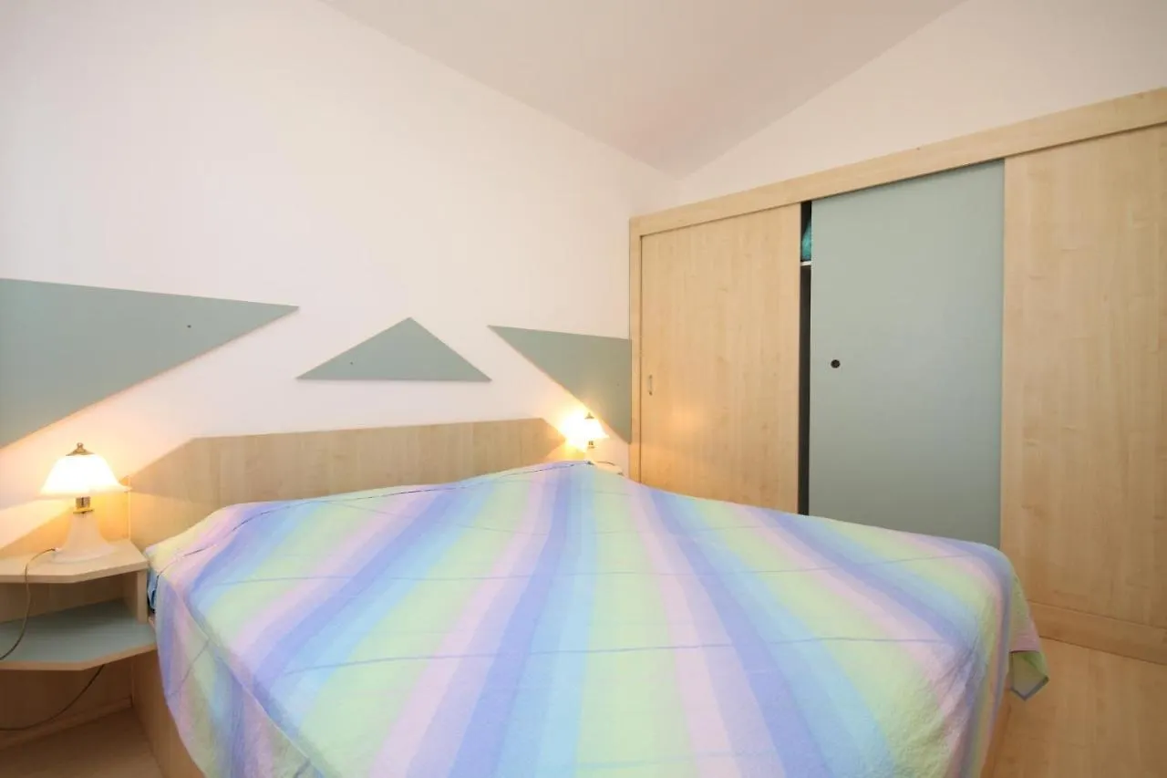Apartment Zdrelac 8406A Croatia